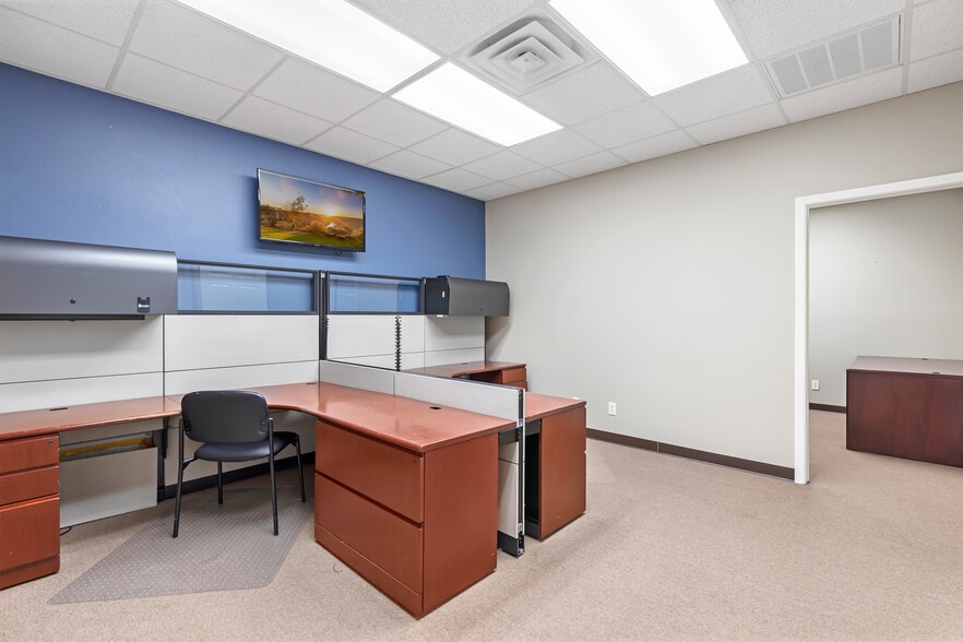 More Photos Of 80-90 Wilson Rd, Humble Medical For Lease