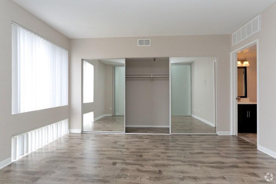 More Photos Of 1443 N Fuller Ave, Los Angeles Apartments For Sale