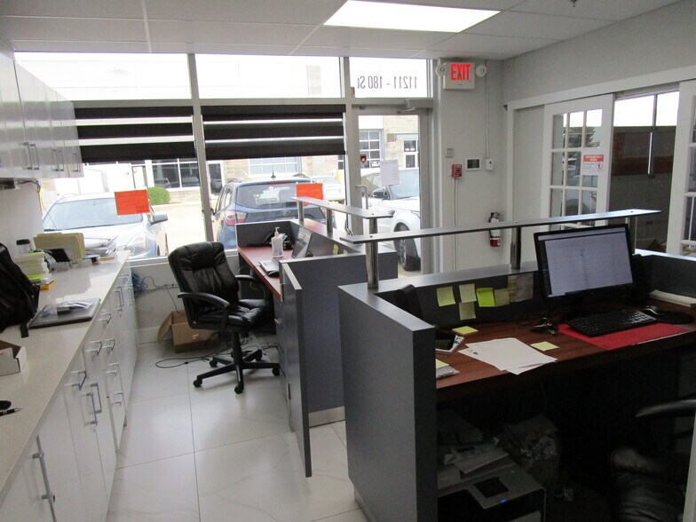 More Photos Of 11211 180 St NW, Edmonton Flex For Sale