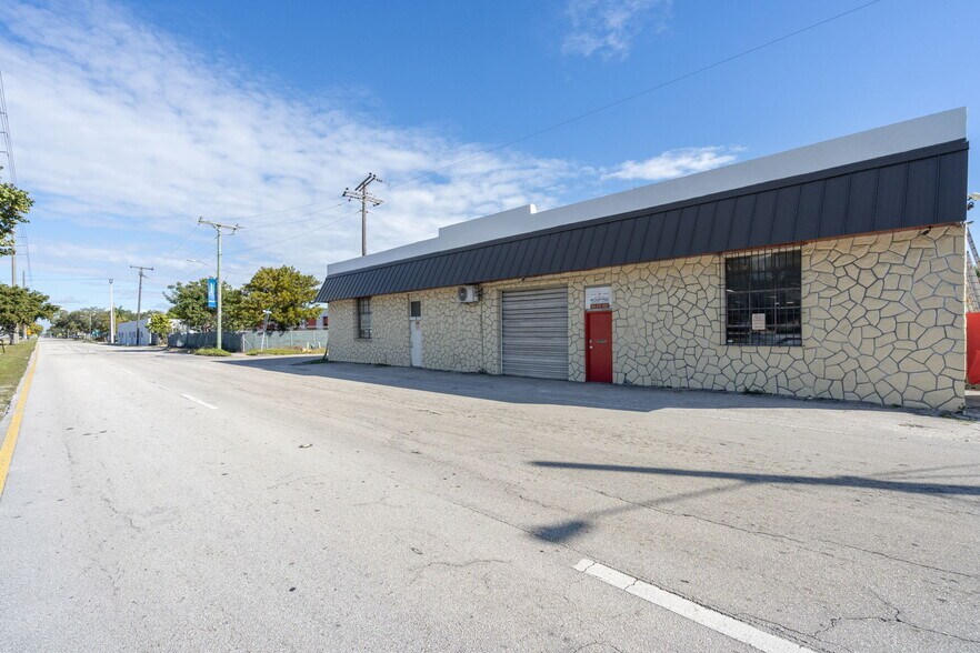 More Photos Of 921 N 21st Ave, Hollywood Service For Lease