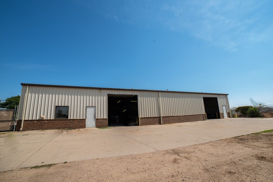 More Photos Of 3026 1st Ave, Greeley Warehouse For Sale