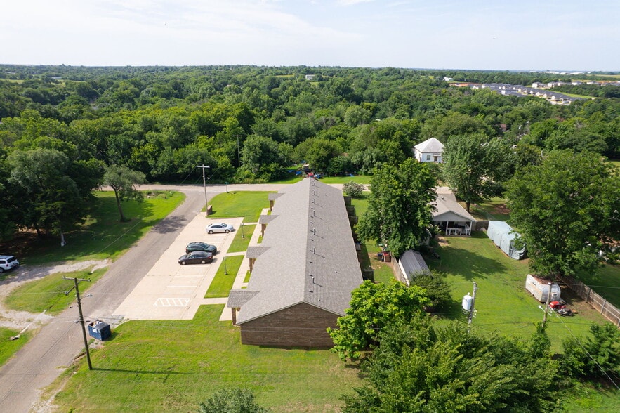 More Photos Of 713 S Locust St, Guthrie Apartments For Sale