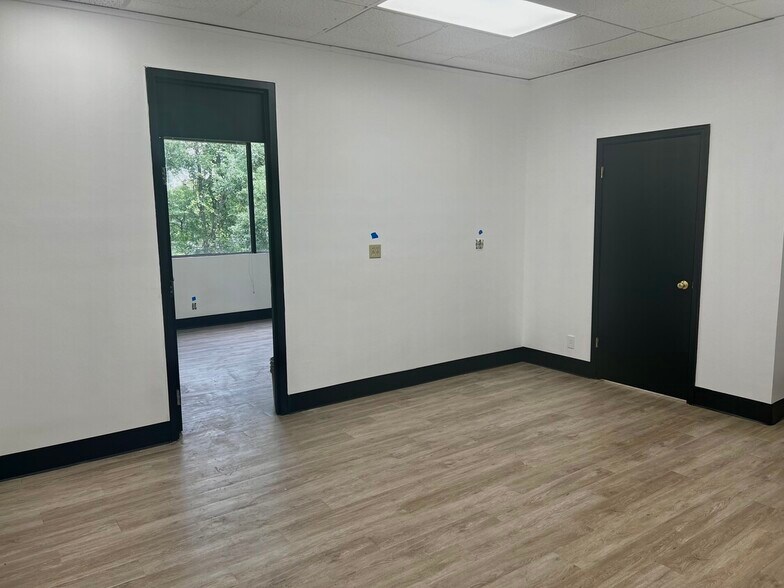 More Photos Of 4401 Emerson St, Jacksonville Medical For Lease