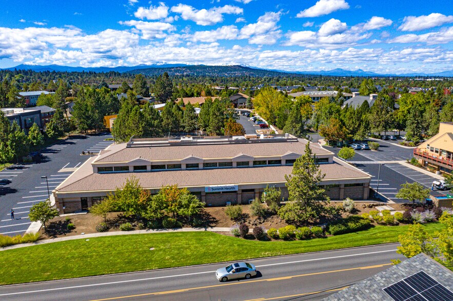 More Photos Of 2090 NE Wyatt Ct, Bend Medical For Sale