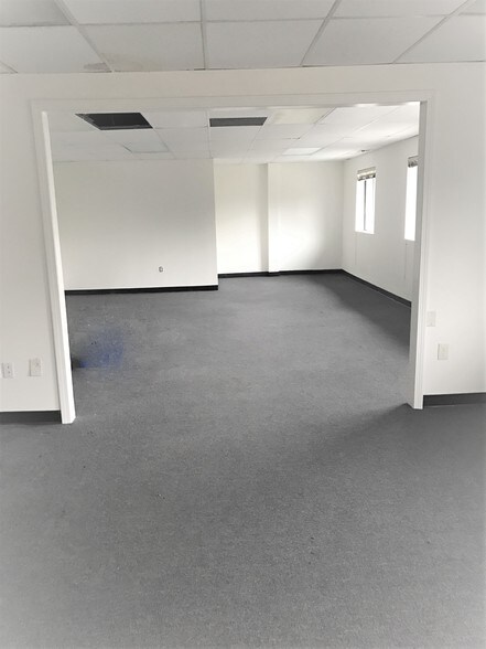 More Photos Of 171 Market Sq, Newington Office For Sale