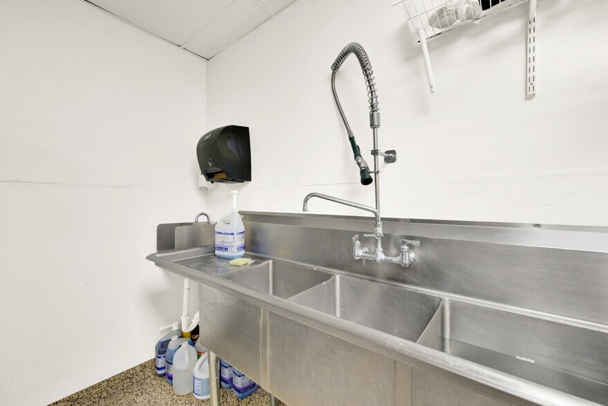 More Photos Of 830 Main St, Red Bluff Freestanding For Sale