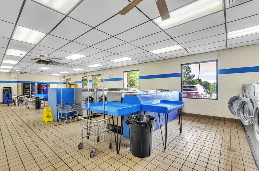 More Photos Of 3004 E North St, Greenville Freestanding For Sale