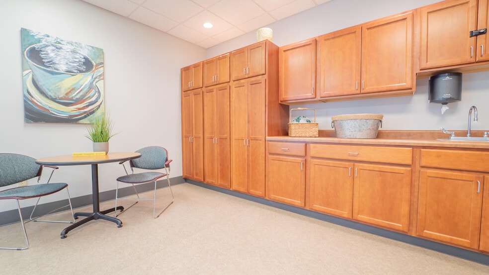 More Photos Of 951 Transport Dr, Valparaiso Office For Sale