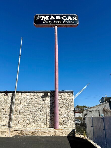 More Photos Of 5607 Kenwick St, San Antonio Showroom For Lease