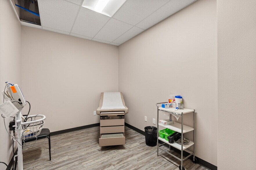 More Photos Of 17325 Red Oak Dr, Houston Medical For Sale