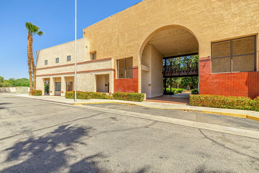 More Photos Of 44725 10th St W, Lancaster Medical For Lease