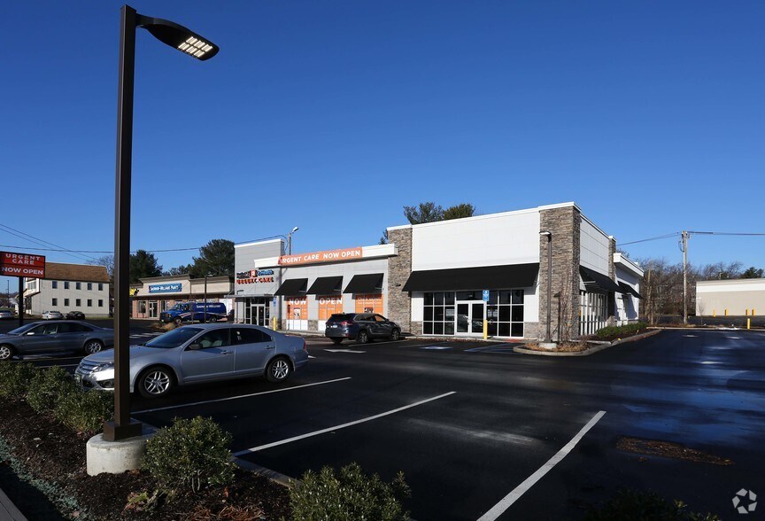 More Photos Of 1215 Farmington Ave, Bristol Restaurant For Lease
