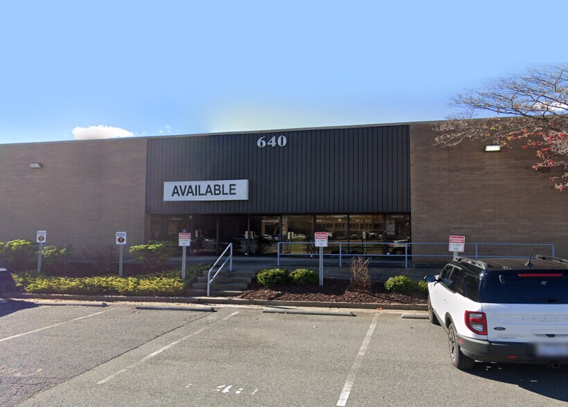More Photos Of 640 Matthews Mint Hill Rd, Matthews Showroom For Lease