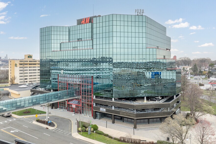 More Photos Of 300 Lighting Way, Secaucus Medical For Lease