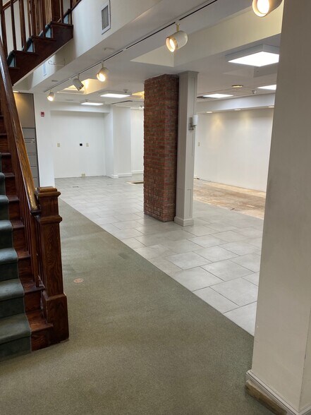 More Photos Of 40 Church St, White Plains Bank For Lease