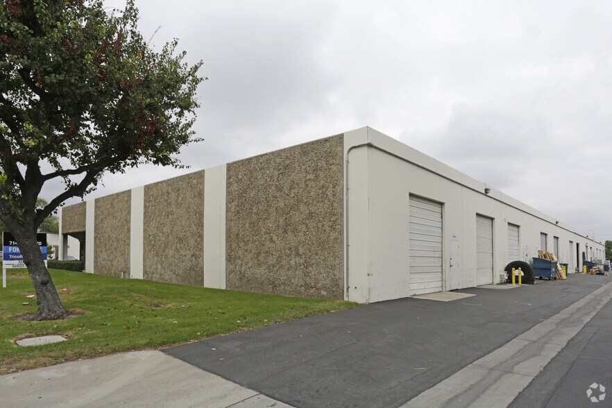 More Photos Of 1521-1539 W Orangewood Ave, Orange Unknown For Lease