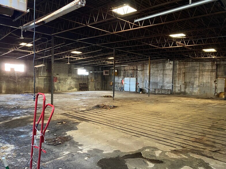 More Photos Of 204 McCreary St, Fort Branch Light Manufacturing For Sale