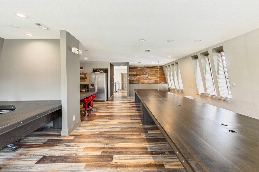 More Photos Of 2229-2233 Nursery Rd, Clearwater Loft Creative Space For Sale