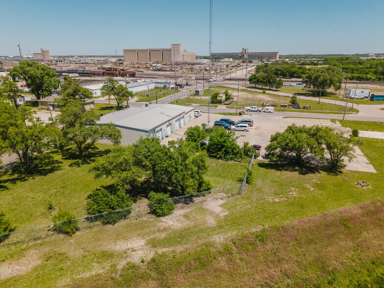 More Photos Of 2555 N Market St, Wichita Auto Repair For Sale