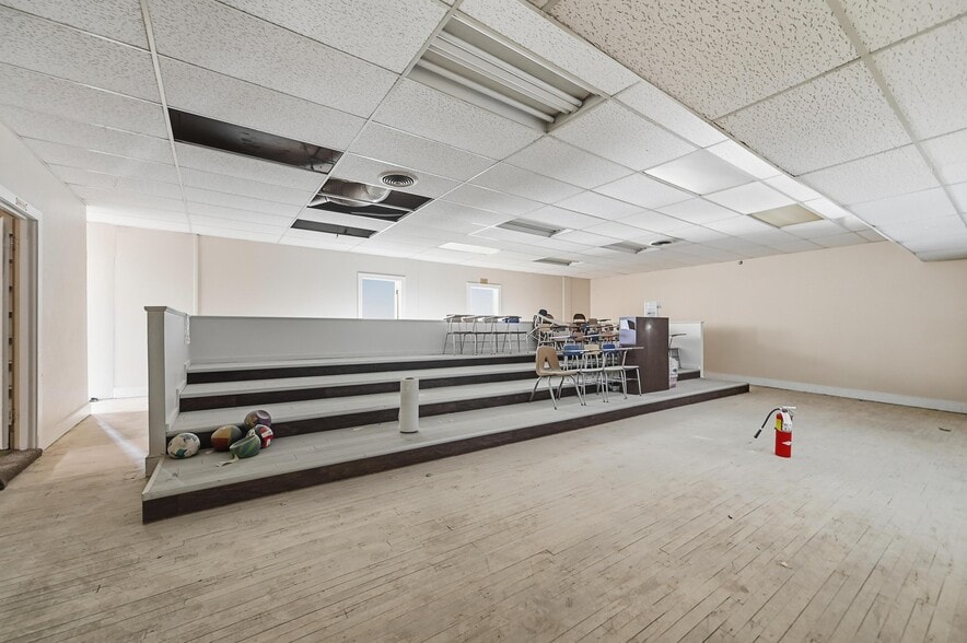 More Photos Of 1519 Circle Park Blvd, Fort Worth Religious Facility For Sale