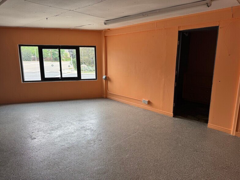 More Photos Of 1104-1108 E 1st St, Loveland General Retail For Lease