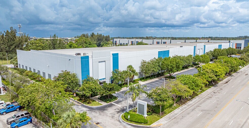 More Photos Of 3501 Burris Rd, Davie Distribution For Lease