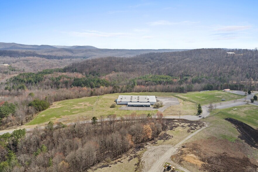 More Photos Of 385 One Industrial Park Rd, Oneida Manufacturing For Lease