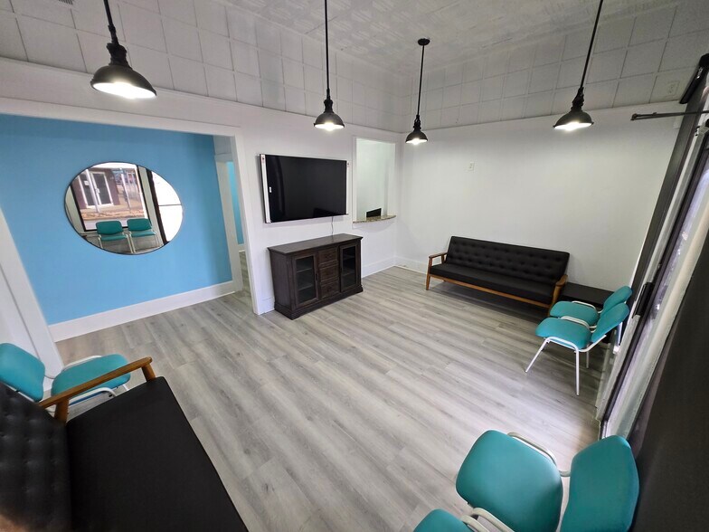 More Photos Of 202 E Weaver Ave, Alvarado Medical For Sale