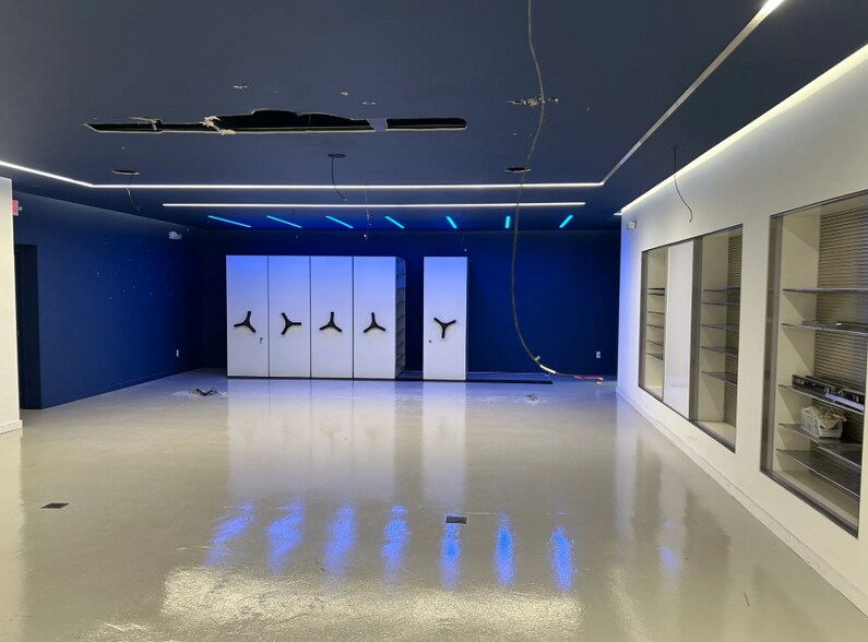 More Photos Of 450 S Glaspie St, Oxford Warehouse For Sale