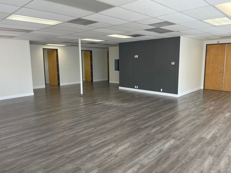 More Photos Of 30497 Canwood St, Agoura Hills Office For Lease