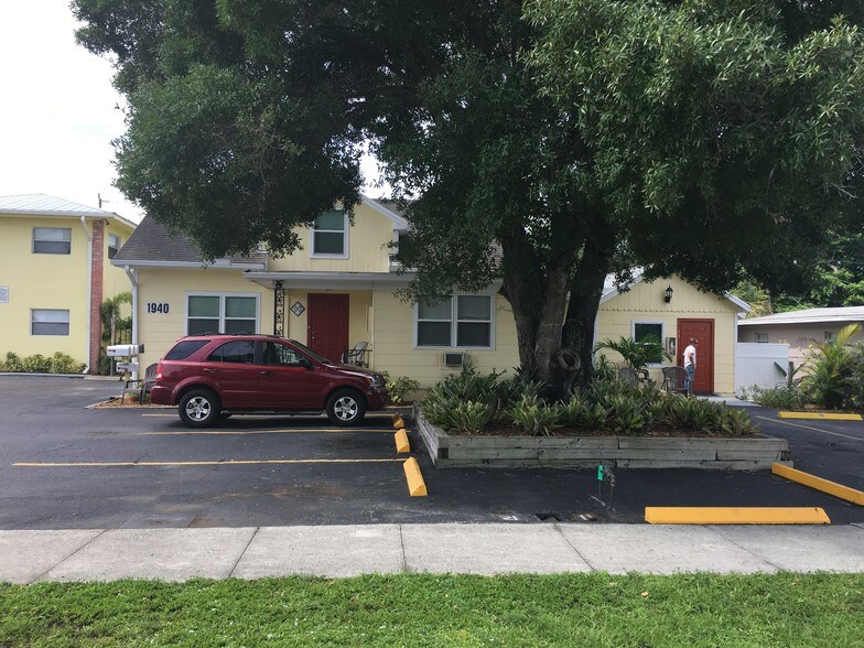 More Photos Of 1940-1942 Passaic Ave, Fort Myers Apartments For Sale