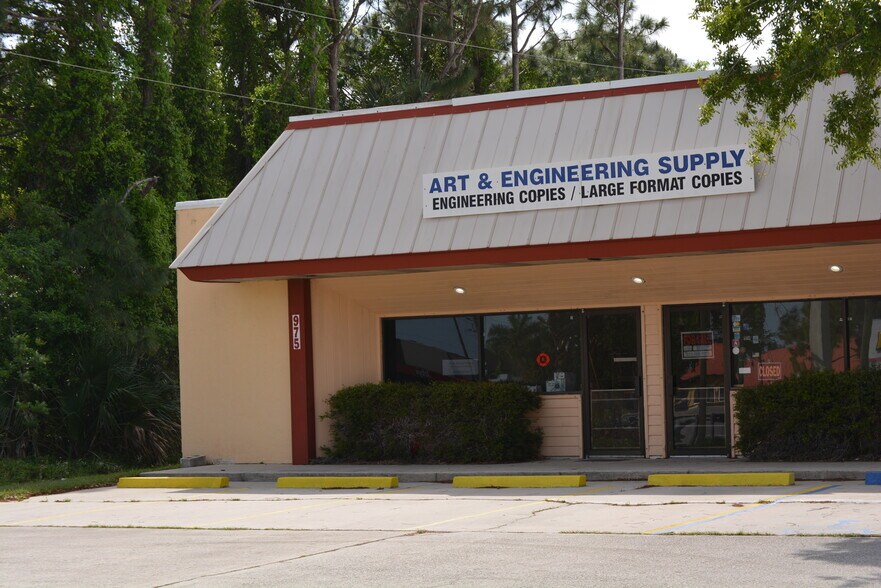 More Photos Of 975 N Courtenay Pky, Merritt Island Showroom For Lease