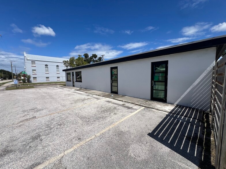 More Photos Of 1713 N Albany Ave, Tampa Restaurant For Lease
