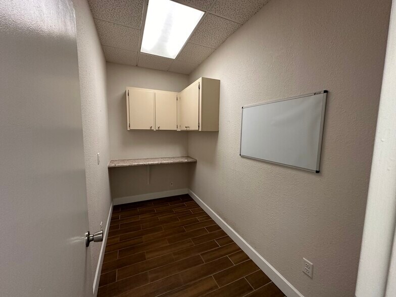 More Photos Of 1280 Hawkins Blvd, El Paso Office For Lease