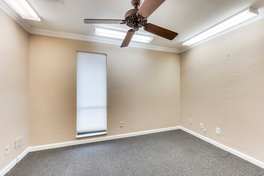 More Photos Of 1149 Periwinkle Way, Sanibel Office For Sale