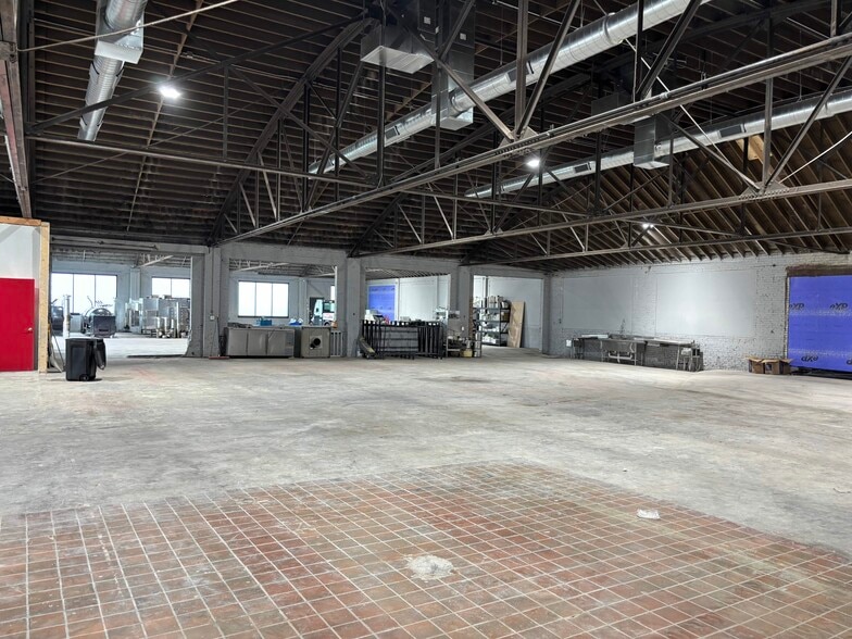 More Photos Of 9101 N Western Ave, Oklahoma City Showroom For Lease