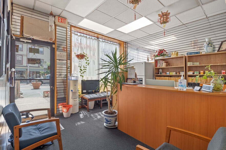 More Photos Of 293 Grove St, Jersey City Storefront Retail Residential For Lease