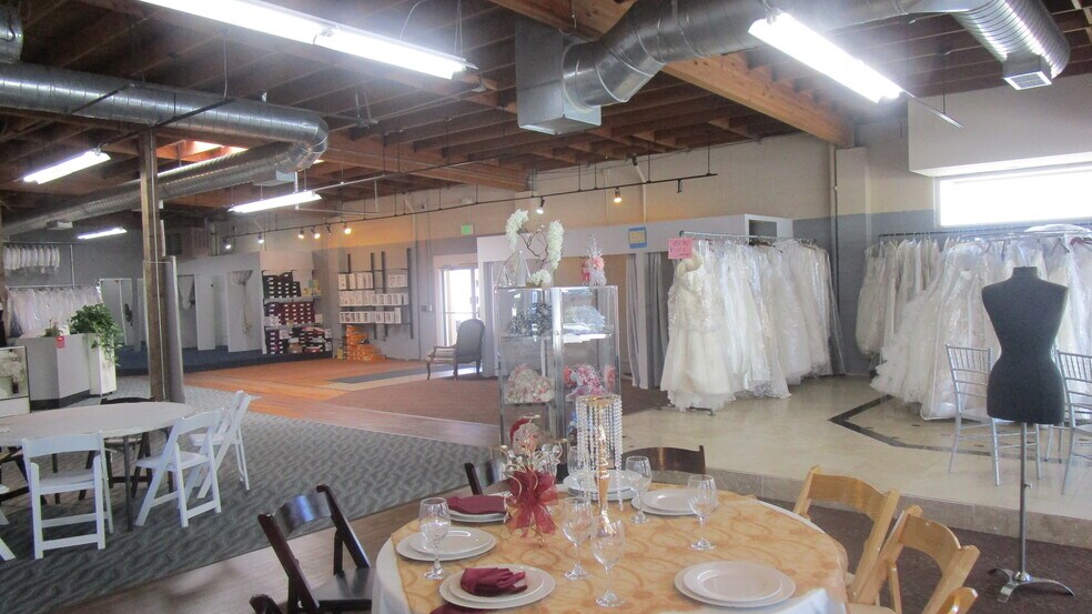 More Photos Of 300 W College Ave, Santa Rosa Freestanding For Sale