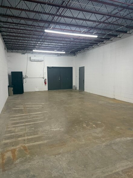 More Photos Of 2227 Irving Blvd, Dallas Warehouse For Sale
