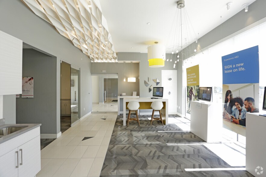 More Photos Of 8045 Metcalf Ave, Overland Park Apartments For Lease