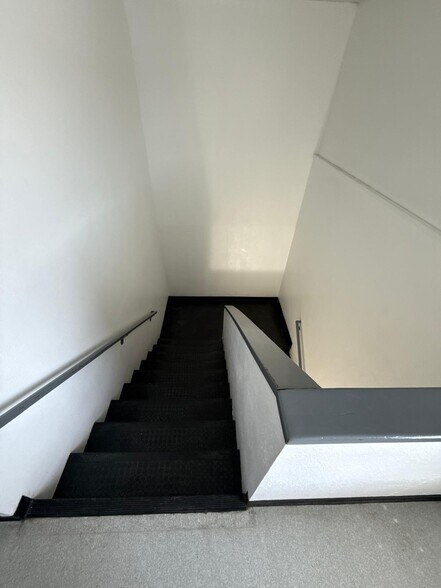 More Photos Of 7979-7989 Vickers St, San Diego Flex For Lease