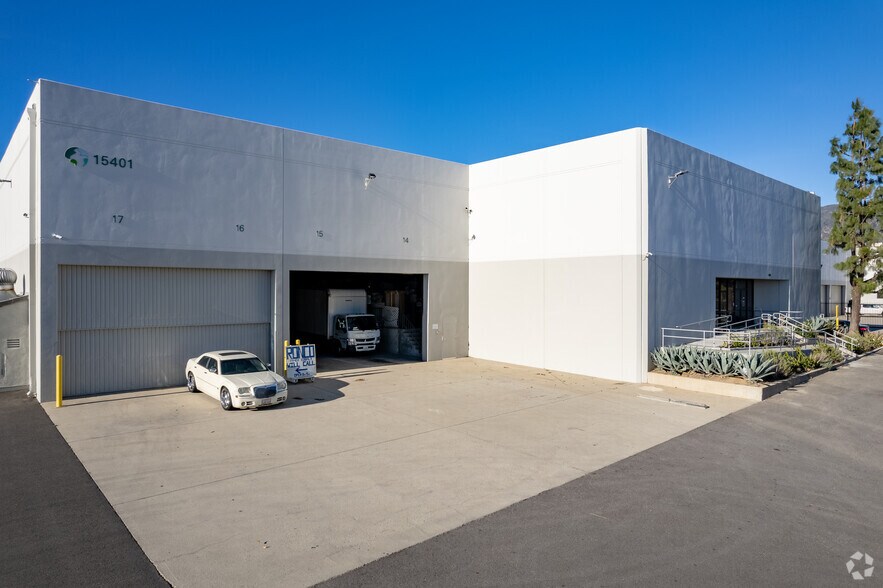 More Photos Of 13207 Bradley Ave, Sylmar Distribution For Lease