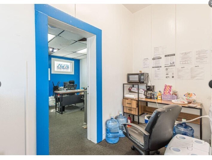 More Photos Of 3120 Sylvan Rd, Hapeville Light Distribution For Sale