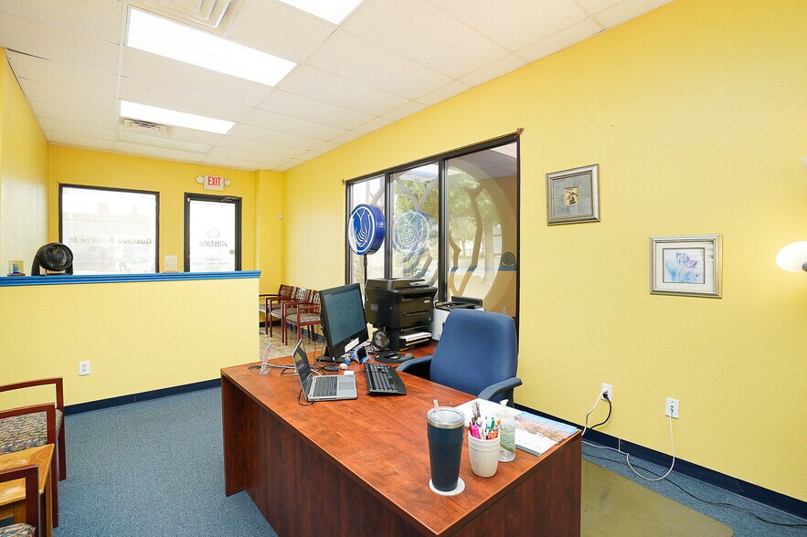More Photos Of 2430 E Southcross Blvd, San Antonio Storefront For Lease
