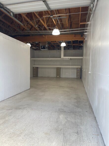 More Photos Of 17252 E Falcon Dr, Fountain Hills Warehouse For Lease