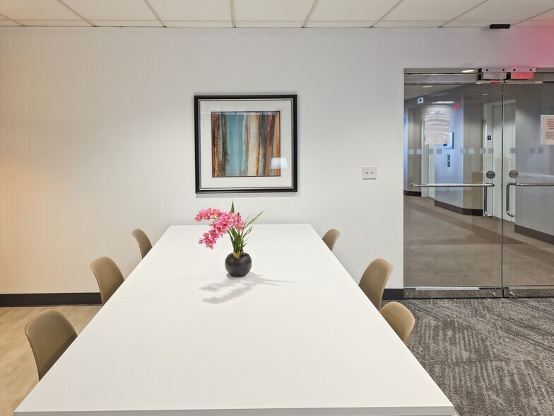 More Photos Of 200 Continental Dr, Newark Coworking Space