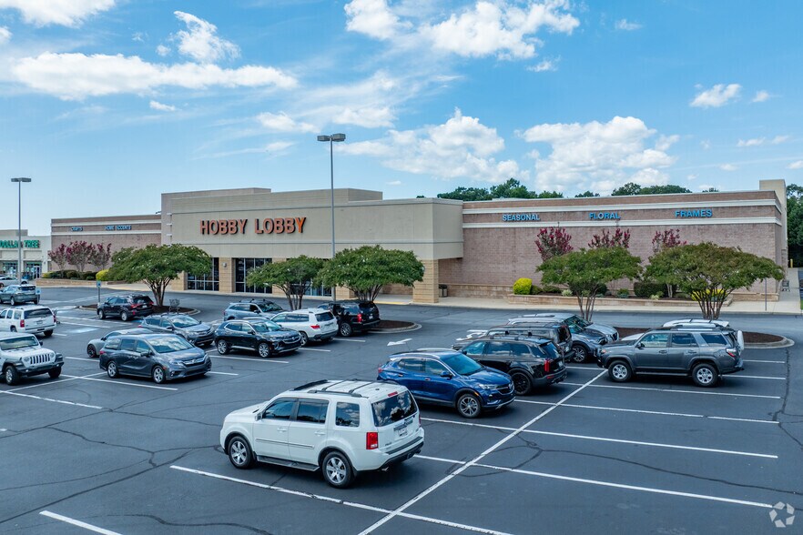 More Photos Of 6005-6007 Wade Hampton Blvd, Taylors General Retail For Lease