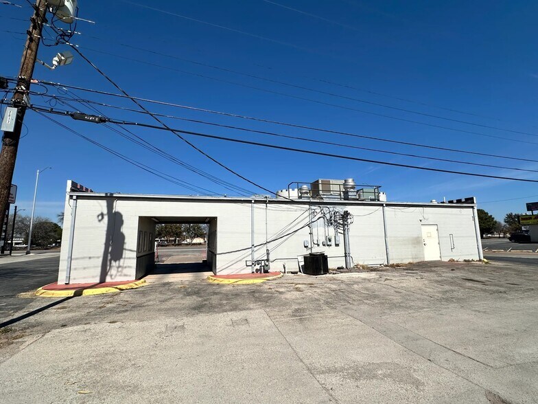 More Photos Of 2801 S 1st St, Abilene Fast Food For Sale