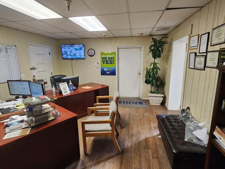 More Photos Of 2017 W Ironwood Dr, Phoenix Service For Sale