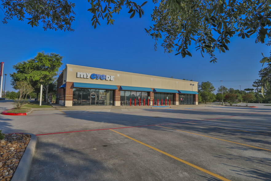 Primary Photo Of 20811 Highway 59 N, Humble General Retail For Sale